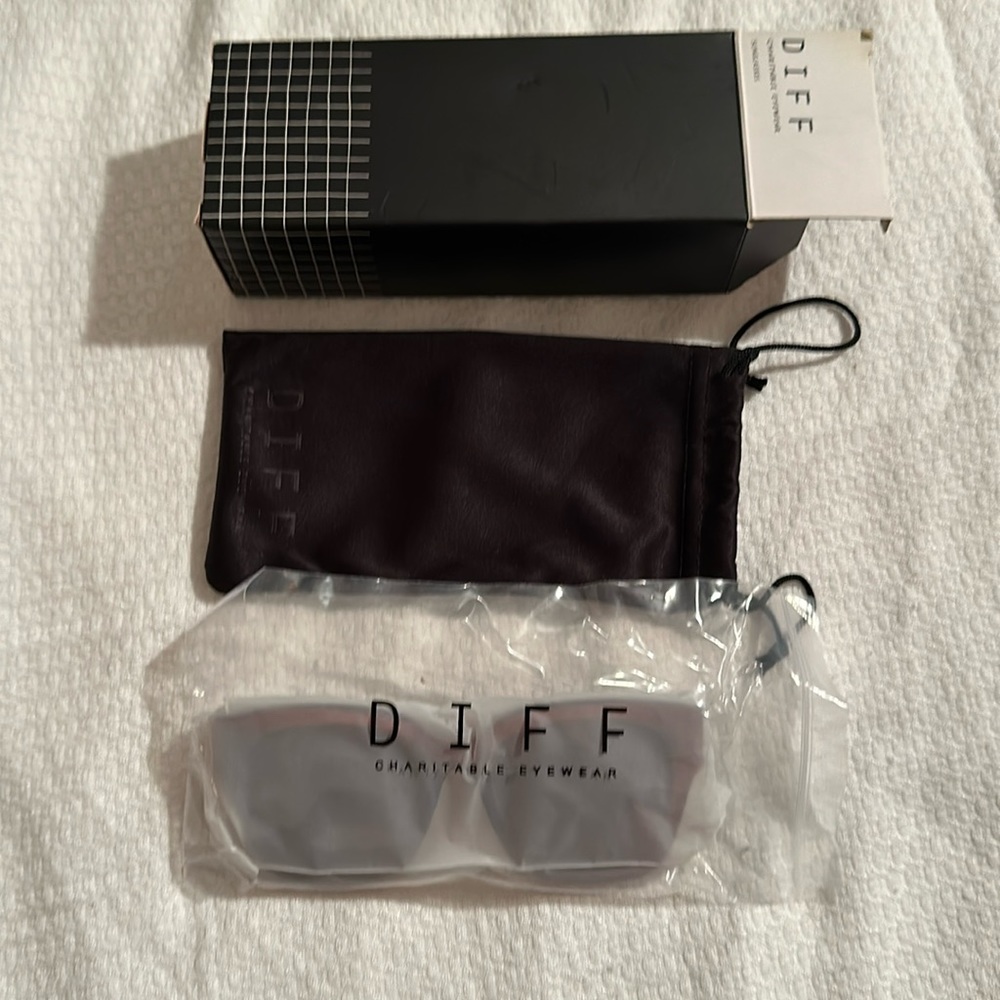 Diff Bella sunglasses brand new still in package